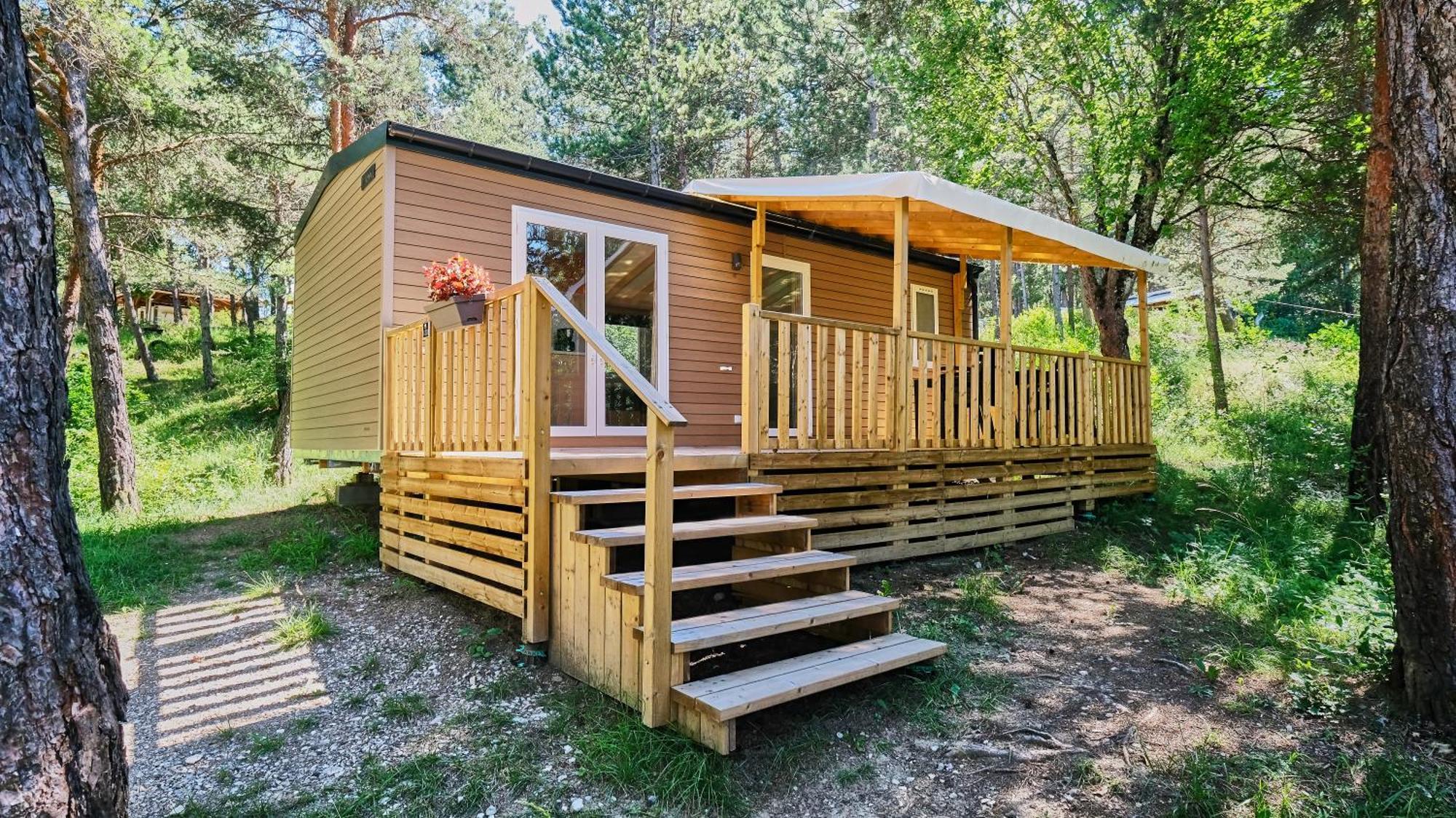 Camping Le Couriou Recoubeau-Jansac Exterior photo