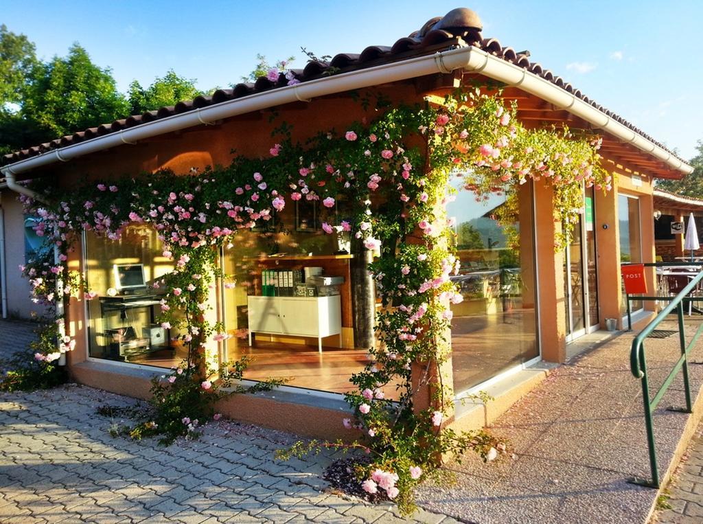 Camping Le Couriou Recoubeau-Jansac Exterior photo