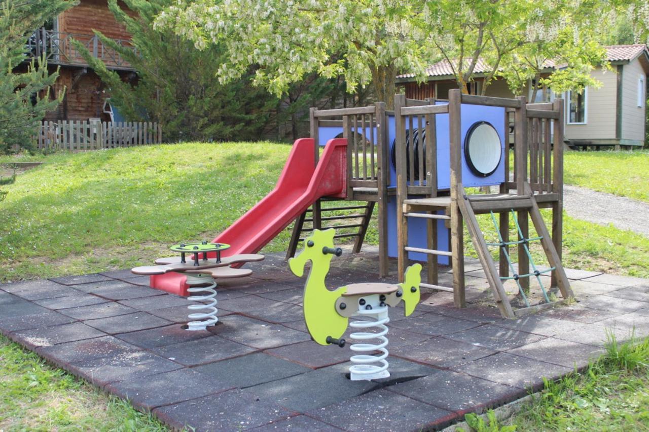 Camping Le Couriou Recoubeau-Jansac Exterior photo